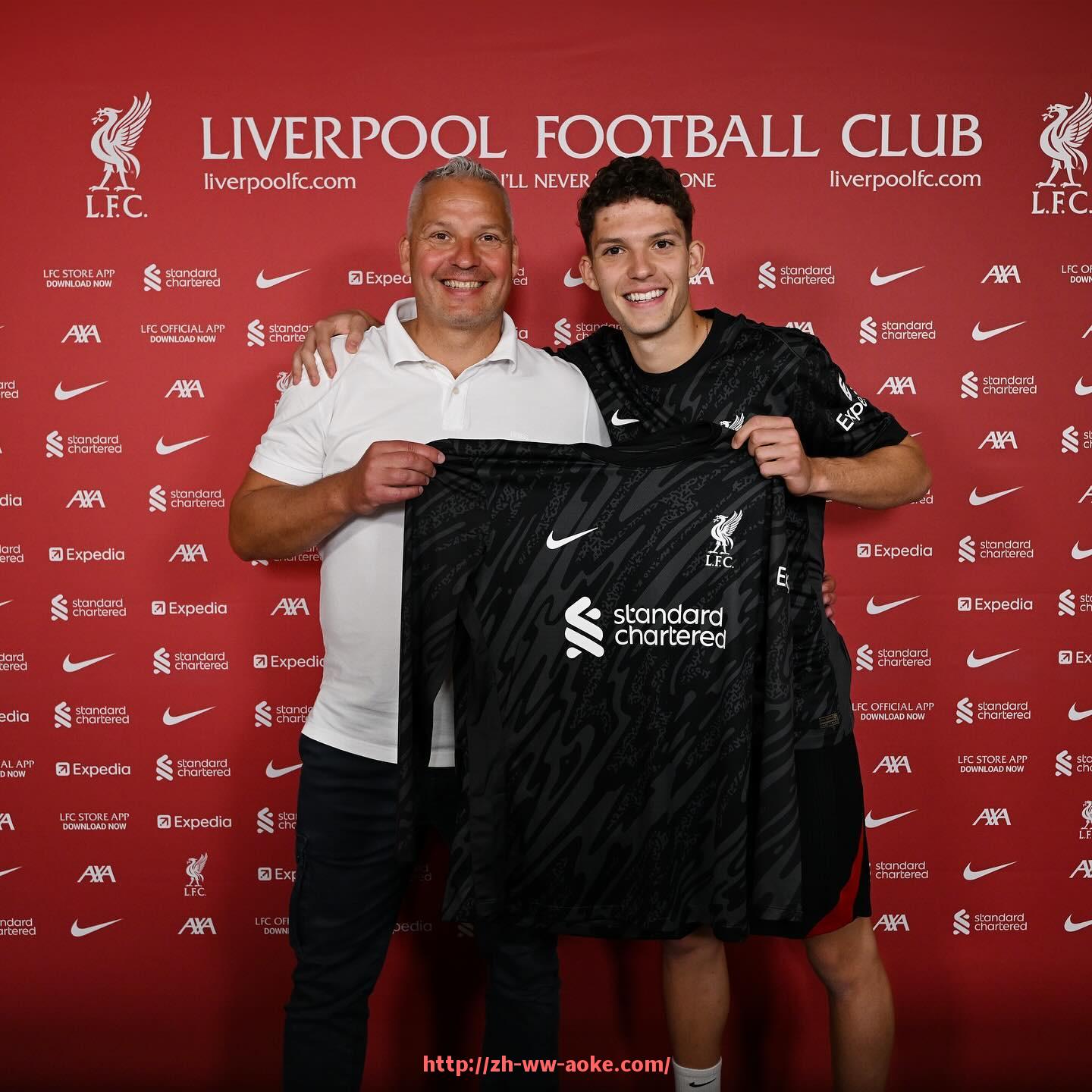 澳客足彩-英超球员假期安排与薪资发放的关系与管理机制